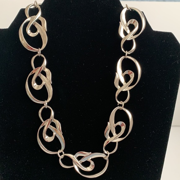 VTG 90’s AVON Silver Tone Spiral Necklace 17 1/2” Fish Hook Clasp Shiny - Picture 1 of 10